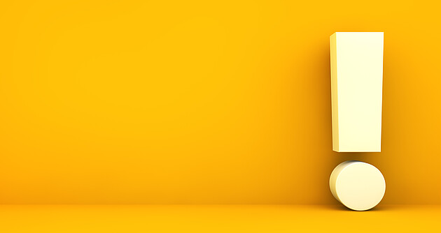 Weißes Ausrufezeichen vor gelbem Hintergrund