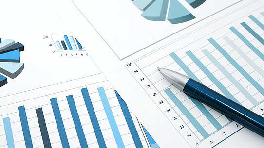 2 Statistiken mit Kugelschreiber