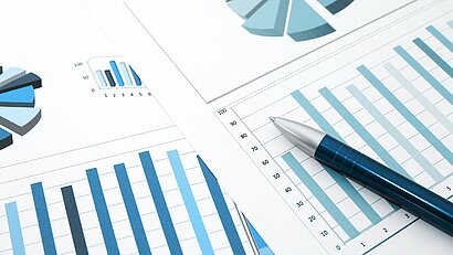 2 Statistiken mit Kugelschreiber